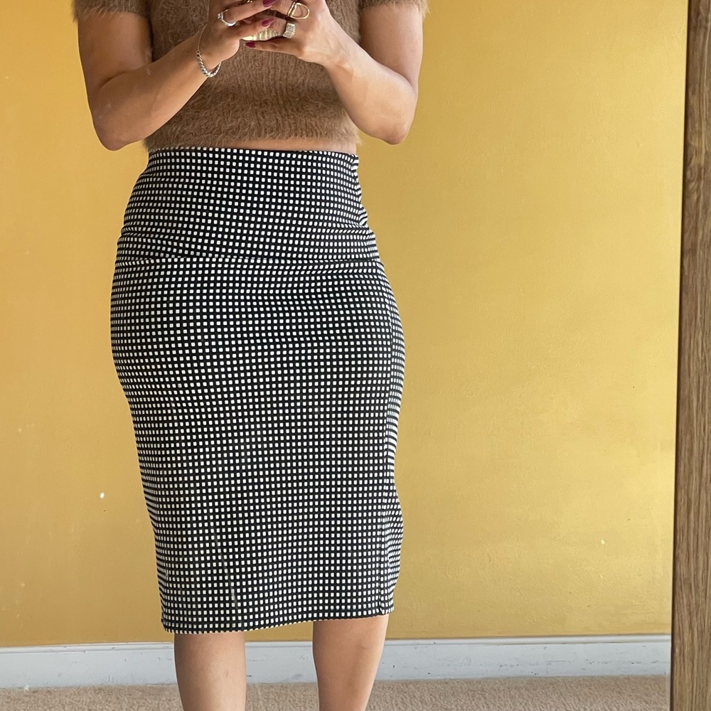 Old Navy Black and White Checked Pencil Skirt